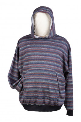 Джемпер  большого размерас длинными рукавами и капюшоном в разноцветную полоску.