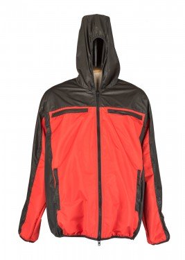 Куртка-ветровка летняя красного цвета с черным без подкладки с капюшоном