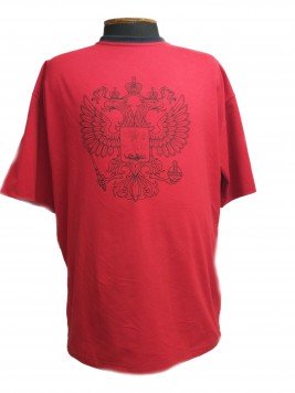 Футболка с гербом России красного цвета