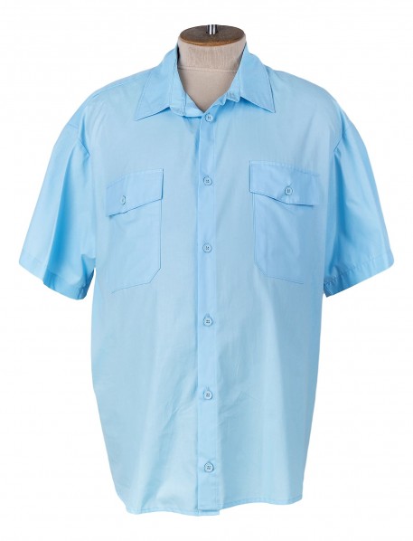 Рубашка большого размера голубая из хлопка  с двумя карманами на груди и клапанами на пуговицах.
